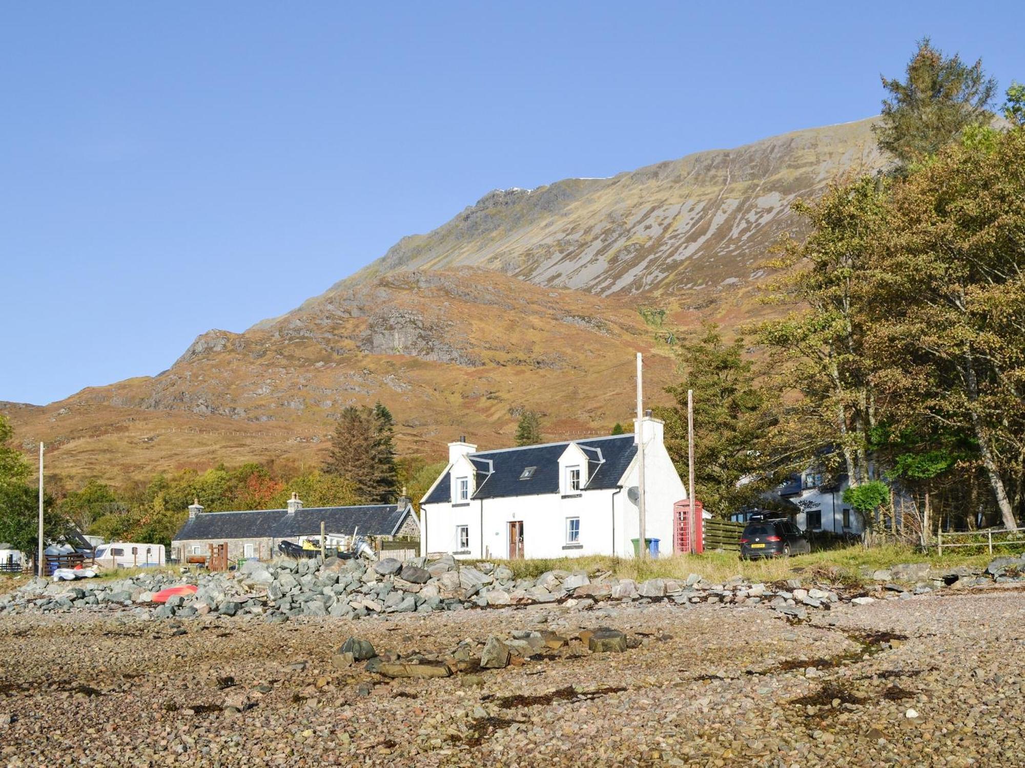 Shore Cottage Arnisdale Экстерьер фото